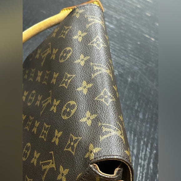 Louis Vuitton Monogram Shoulder Bag - Picture 6 of 11